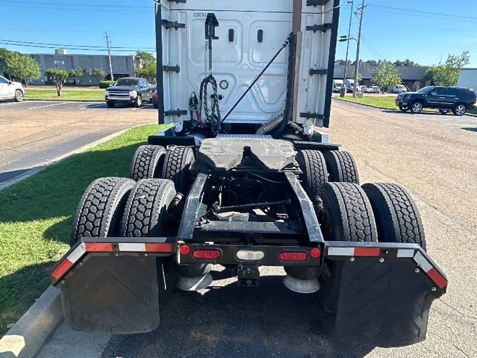 Sleeper Tractor-Heavy Duty Tractors-Freightliner-2020-T12664ST-Jackson-MS-482,967\n\t\tmiles-$ 64,500 - Image 6