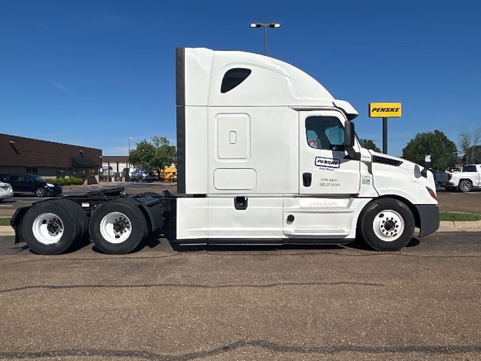 Sleeper Tractor-Heavy Duty Tractors-Freightliner-2020-T12664ST-Jackson-MS-482,967\n\t\tmiles-$ 64,500 - Image 8
