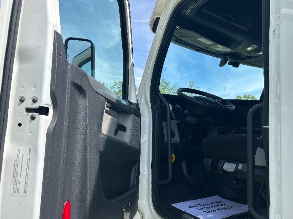 Sleeper Tractor-Heavy Duty Tractors-Freightliner-2020-T12664ST-Jackson-MS-482,967\n\t\tmiles-$ 64,500 - Image 9