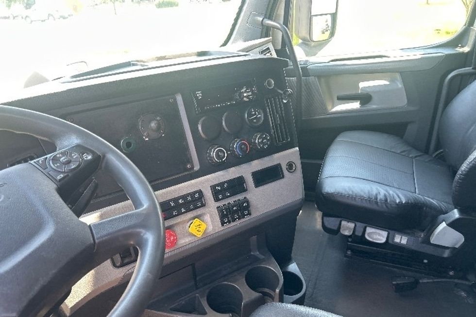 Sleeper Tractor-Heavy Duty Tractors-Freightliner-2020-T12664ST-Jackson-MS-491,761\n\t\tmiles-$ 67,500 - Image 10