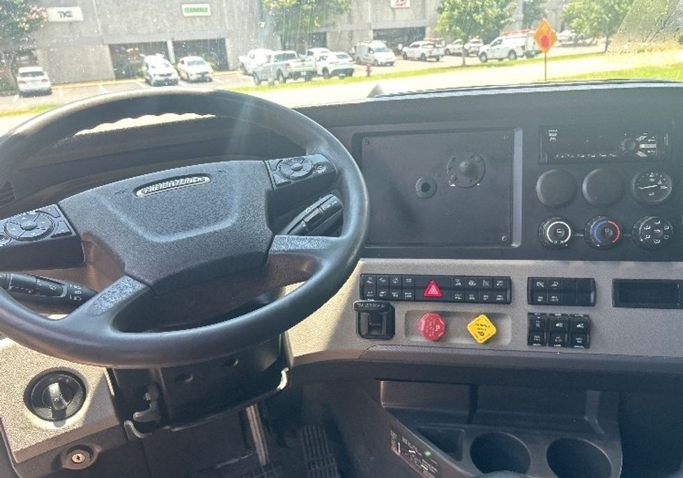 Sleeper Tractor-Heavy Duty Tractors-Freightliner-2020-T12664ST-Jackson-MS-491,761\n\t\tmiles-$ 67,500 - Image 11