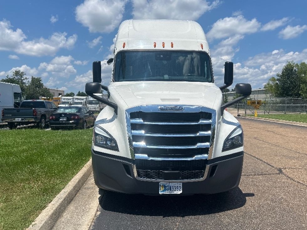 Sleeper Tractor-Heavy Duty Tractors-Freightliner-2020-T12664ST-Jackson-MS-491,761\n\t\tmiles-$ 67,500 - Image 2