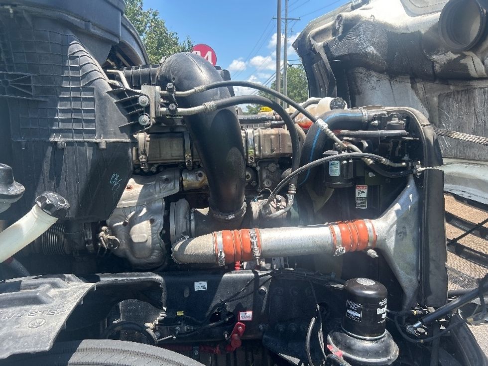Sleeper Tractor-Heavy Duty Tractors-Freightliner-2020-T12664ST-Jackson-MS-491,761\n\t\tmiles-$ 67,500 - Image 20