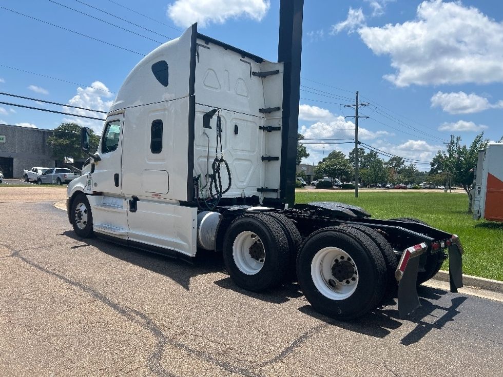 Sleeper Tractor-Heavy Duty Tractors-Freightliner-2020-T12664ST-Jackson-MS-491,761\n\t\tmiles-$ 67,500 - Image 5