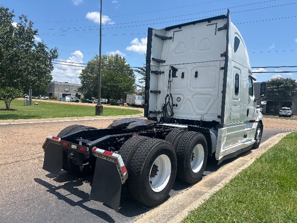 Sleeper Tractor-Heavy Duty Tractors-Freightliner-2020-T12664ST-Jackson-MS-491,761\n\t\tmiles-$ 67,500 - Image 7