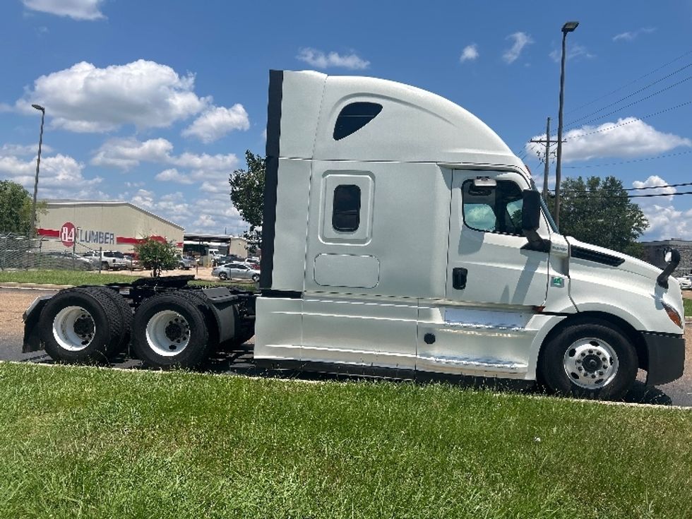 Sleeper Tractor-Heavy Duty Tractors-Freightliner-2020-T12664ST-Jackson-MS-491,761\n\t\tmiles-$ 67,500 - Image 8