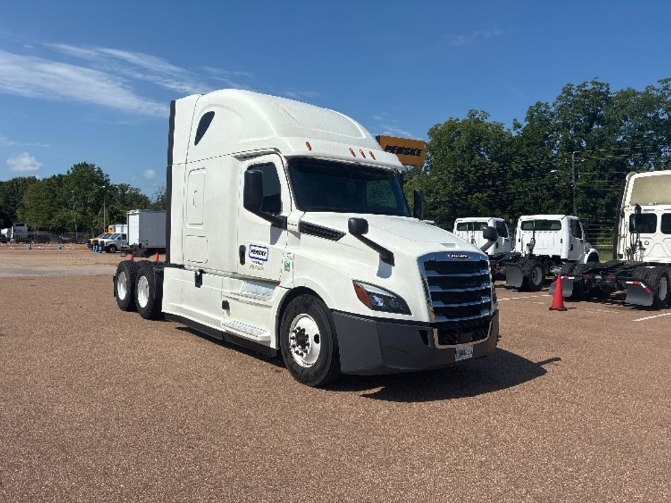 Sleeper Tractor-Heavy Duty Tractors-Freightliner-2020-T12664ST-Jackson-MS-491,977\n\t\tmiles-$ 67,500 - Image 1
