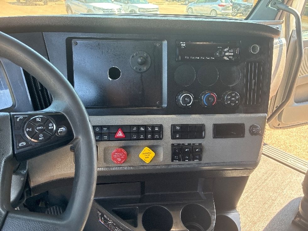 Sleeper Tractor-Heavy Duty Tractors-Freightliner-2020-T12664ST-Jackson-MS-491,977\n\t\tmiles-$ 67,500 - Image 12