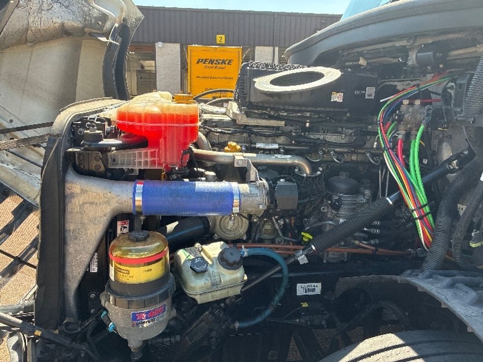 Sleeper Tractor-Heavy Duty Tractors-Freightliner-2020-T12664ST-Jackson-MS-491,977\n\t\tmiles-$ 67,500 - Image 21