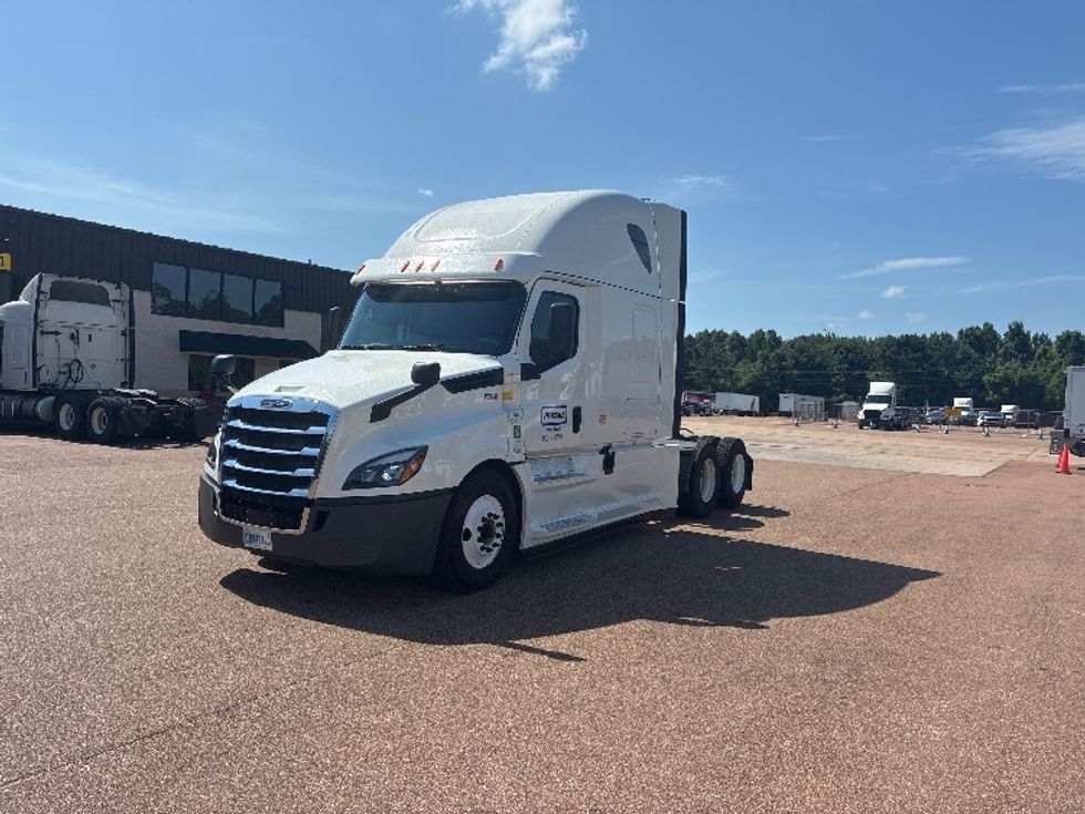 Sleeper Tractor-Heavy Duty Tractors-Freightliner-2020-T12664ST-Jackson-MS-491,977\n\t\tmiles-$ 67,500 - Image 3