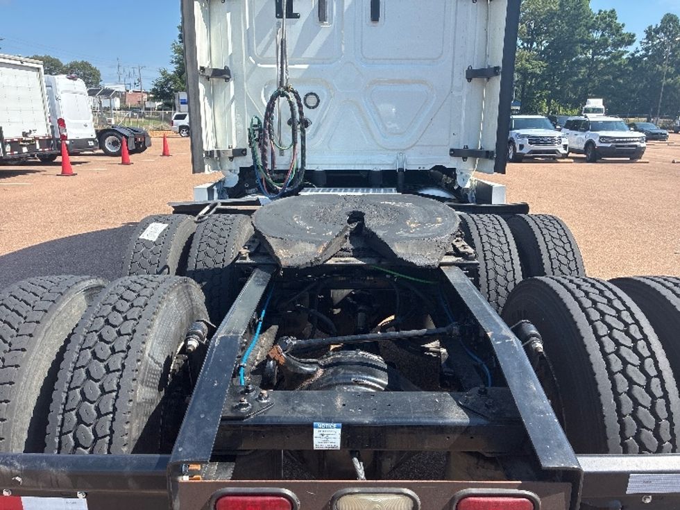 Sleeper Tractor-Heavy Duty Tractors-Freightliner-2020-T12664ST-Jackson-MS-491,977\n\t\tmiles-$ 67,500 - Image 6