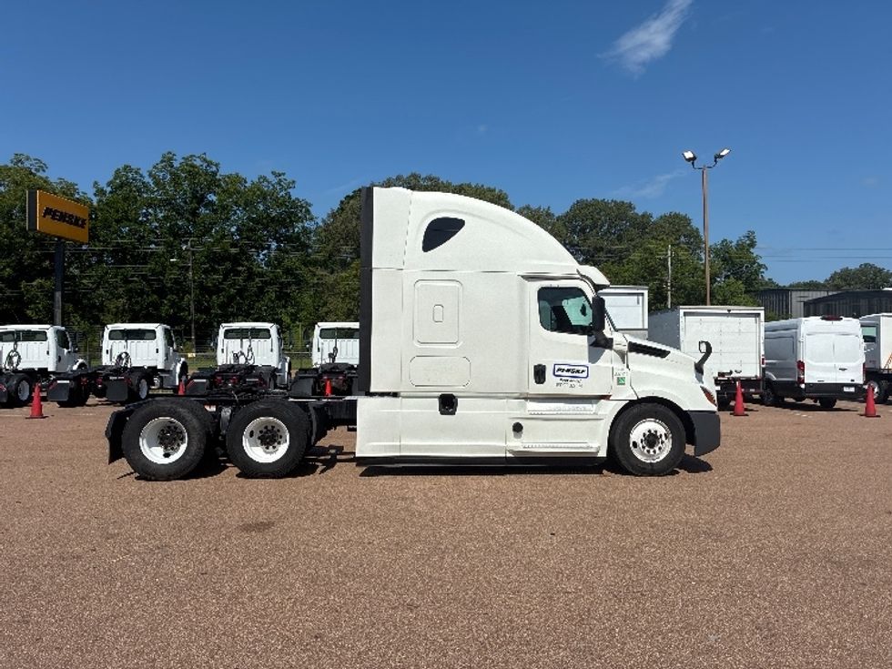 Sleeper Tractor-Heavy Duty Tractors-Freightliner-2020-T12664ST-Jackson-MS-491,977\n\t\tmiles-$ 67,500 - Image 8