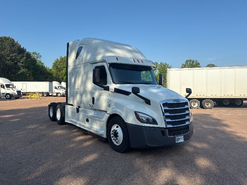 Sleeper Tractor-Heavy Duty Tractors-Freightliner-2020-T12664ST-Jackson-MS-494,055\n\t\tmiles-$ 62,750 - Image 1