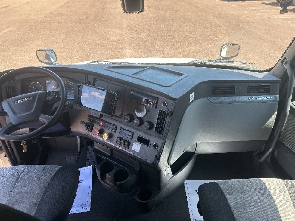 Sleeper Tractor-Heavy Duty Tractors-Freightliner-2020-T12664ST-Jackson-MS-494,055\n\t\tmiles-$ 62,750 - Image 12