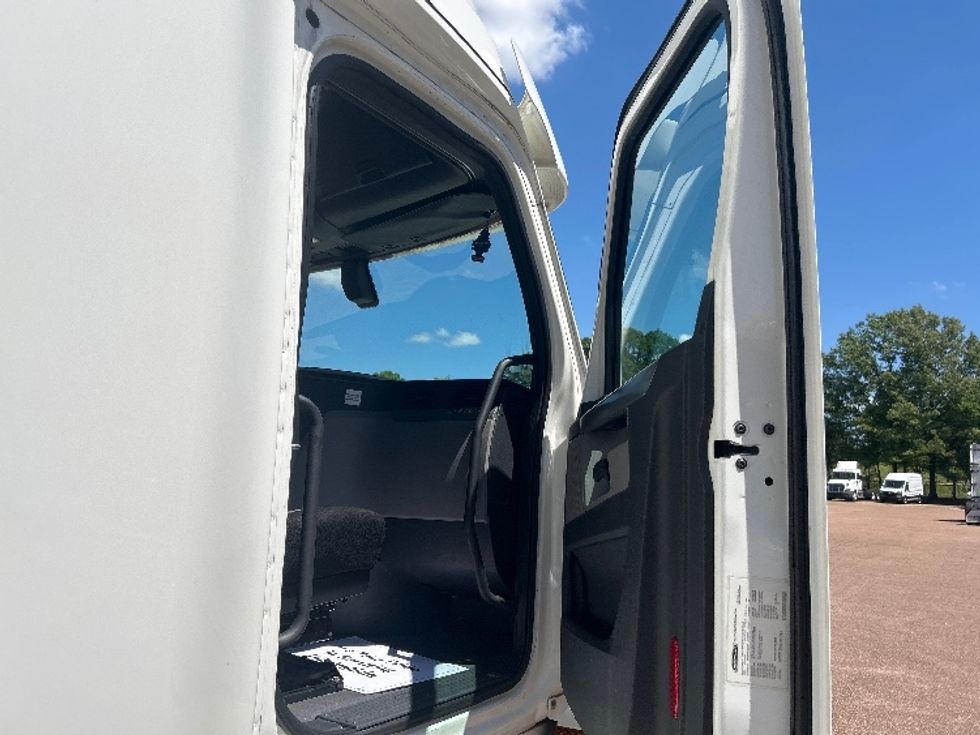 Sleeper Tractor-Heavy Duty Tractors-Freightliner-2020-T12664ST-Jackson-MS-494,055\n\t\tmiles-$ 62,750 - Image 13