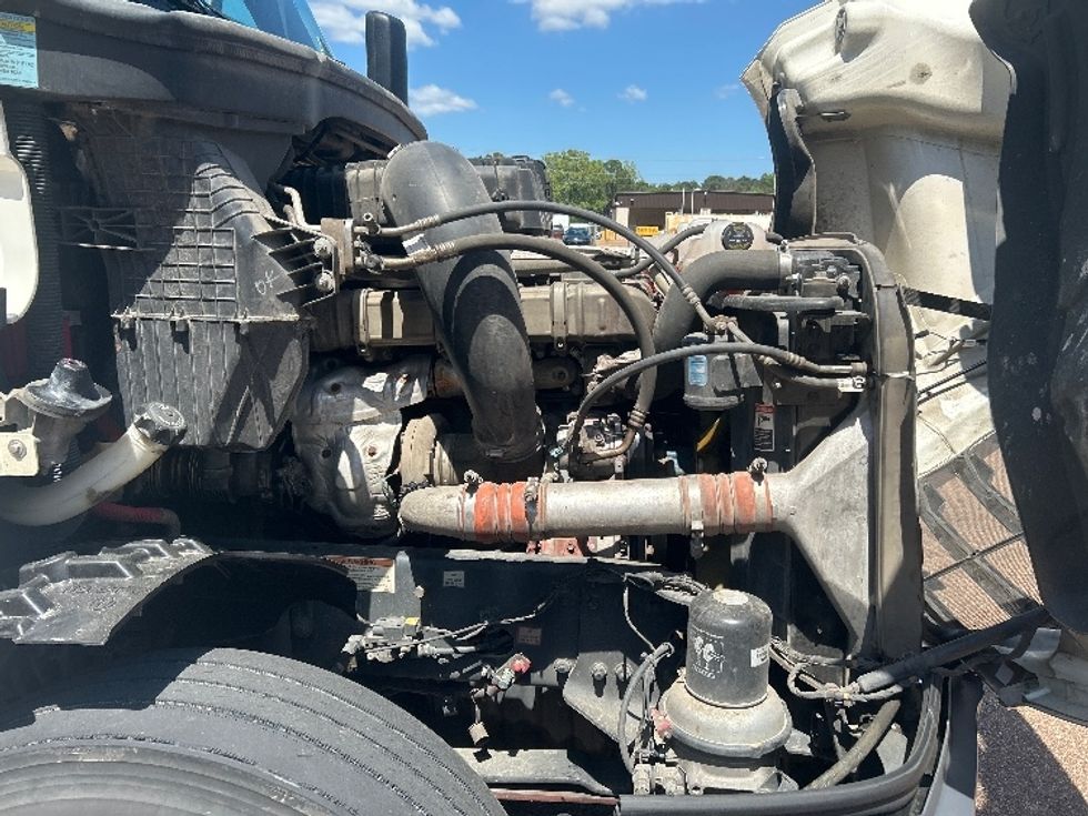 Sleeper Tractor-Heavy Duty Tractors-Freightliner-2020-T12664ST-Jackson-MS-494,055\n\t\tmiles-$ 62,750 - Image 20