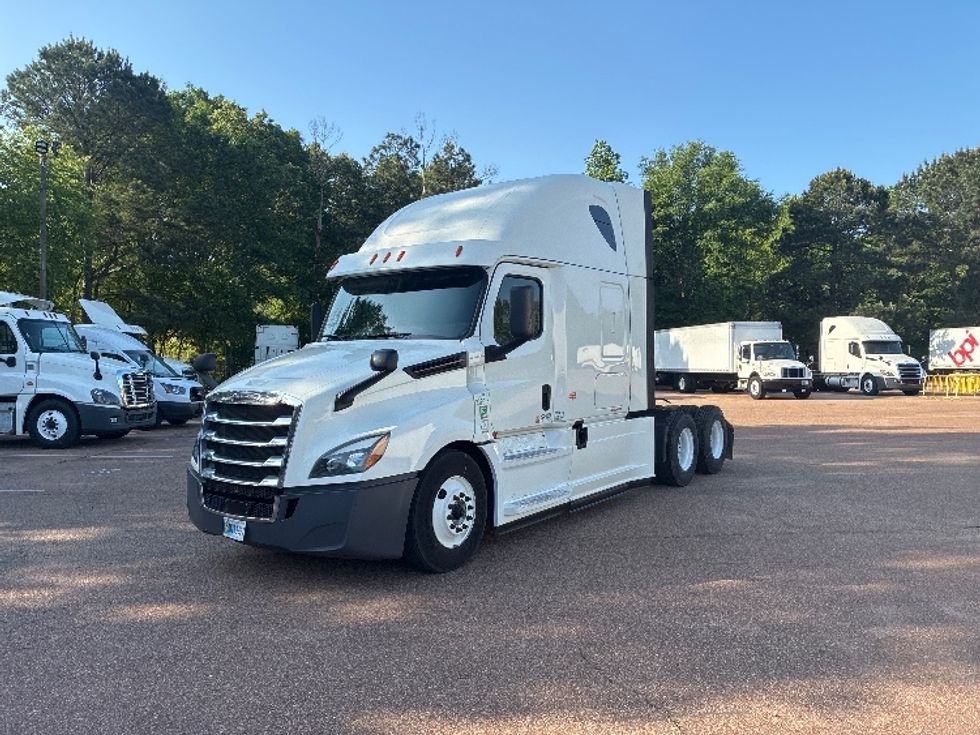 Sleeper Tractor-Heavy Duty Tractors-Freightliner-2020-T12664ST-Jackson-MS-494,055\n\t\tmiles-$ 62,750 - Image 3
