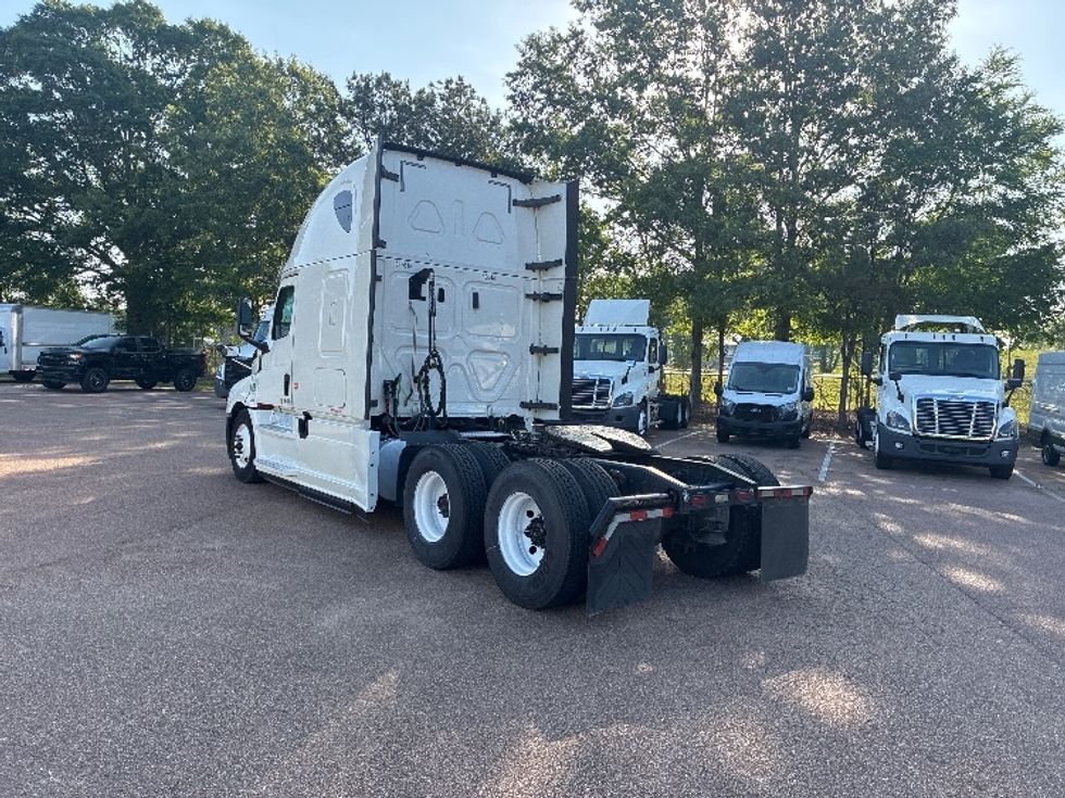 Sleeper Tractor-Heavy Duty Tractors-Freightliner-2020-T12664ST-Jackson-MS-494,055\n\t\tmiles-$ 62,750 - Image 5
