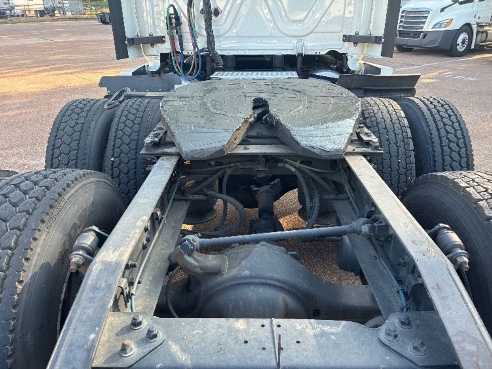 Sleeper Tractor-Heavy Duty Tractors-Freightliner-2020-T12664ST-Jackson-MS-494,055\n\t\tmiles-$ 62,750 - Image 6