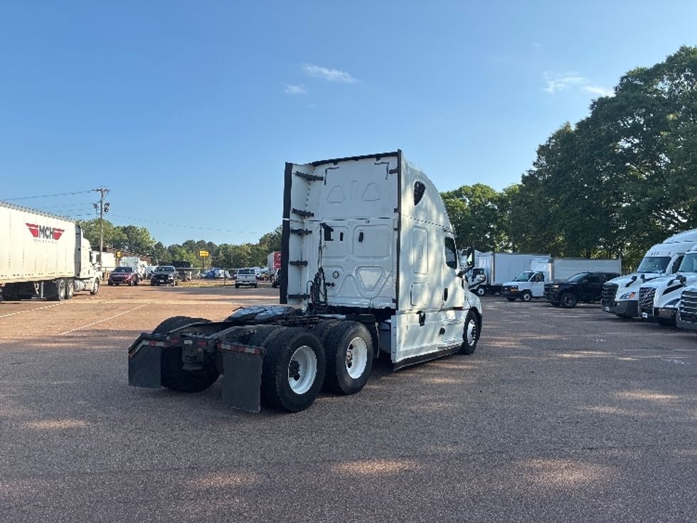 Sleeper Tractor-Heavy Duty Tractors-Freightliner-2020-T12664ST-Jackson-MS-494,055\n\t\tmiles-$ 62,750 - Image 7