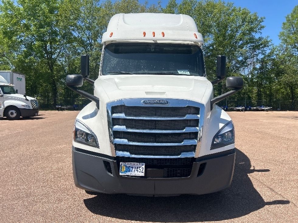 Sleeper Tractor-Heavy Duty Tractors-Freightliner-2020-T12664ST-Jackson-MS-504,637\n\t\tmiles-$ 64,000 - Image 2
