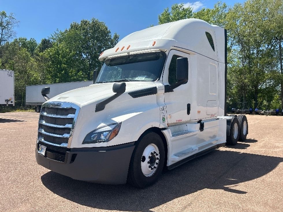 Sleeper Tractor-Heavy Duty Tractors-Freightliner-2020-T12664ST-Jackson-MS-504,637\n\t\tmiles-$ 64,000 - Image 3