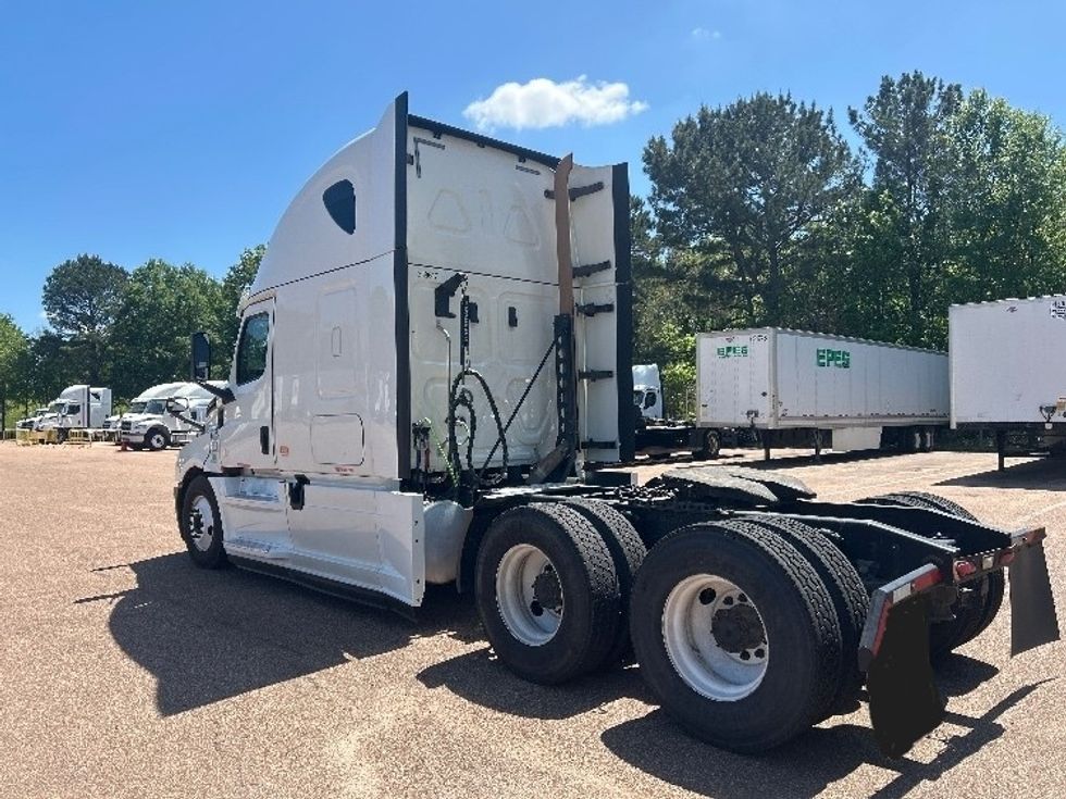 Sleeper Tractor-Heavy Duty Tractors-Freightliner-2020-T12664ST-Jackson-MS-504,637\n\t\tmiles-$ 64,000 - Image 5