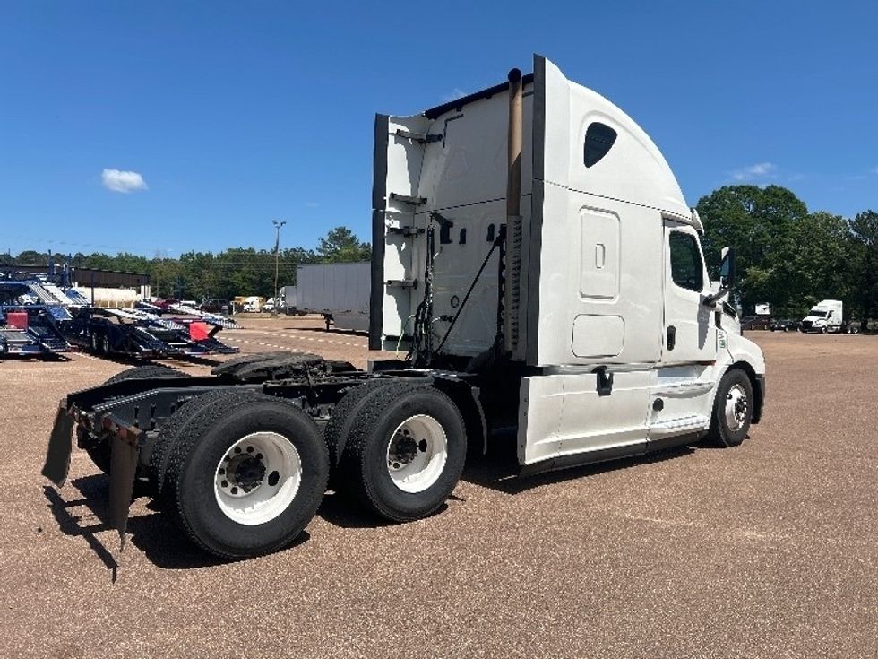 Sleeper Tractor-Heavy Duty Tractors-Freightliner-2020-T12664ST-Jackson-MS-504,637\n\t\tmiles-$ 64,000 - Image 7