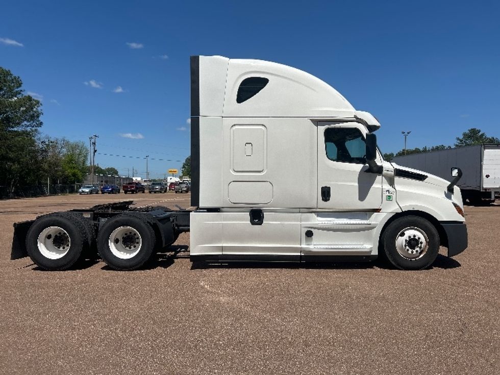Sleeper Tractor-Heavy Duty Tractors-Freightliner-2020-T12664ST-Jackson-MS-504,637\n\t\tmiles-$ 64,000 - Image 8