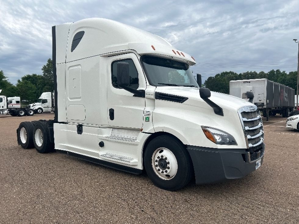 Sleeper Tractor-Heavy Duty Tractors-Freightliner-2020-T12664ST-Jackson-MS-507,181\n\t\tmiles-$ 63,750 - Image 1