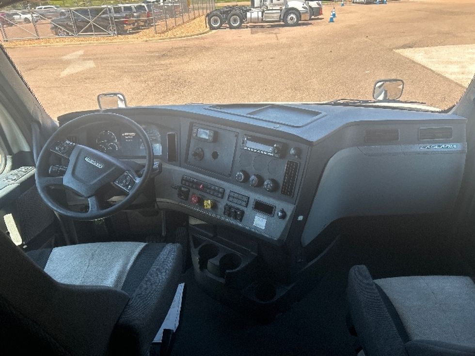 Sleeper Tractor-Heavy Duty Tractors-Freightliner-2020-T12664ST-Jackson-MS-507,181\n\t\tmiles-$ 63,750 - Image 12