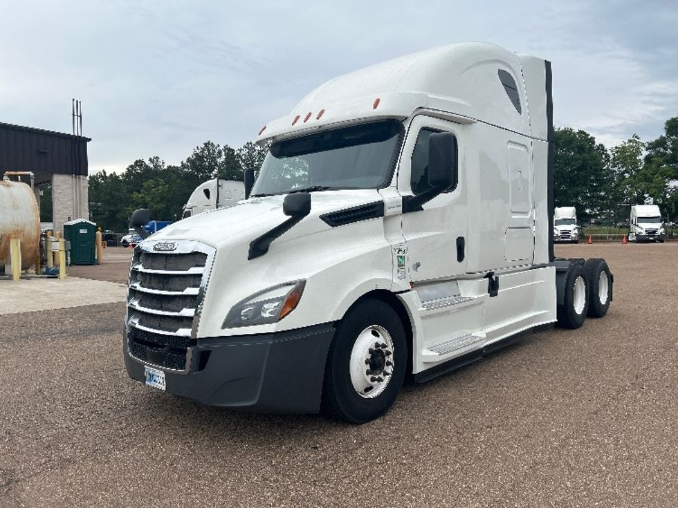 Sleeper Tractor-Heavy Duty Tractors-Freightliner-2020-T12664ST-Jackson-MS-507,181\n\t\tmiles-$ 63,750 - Image 3