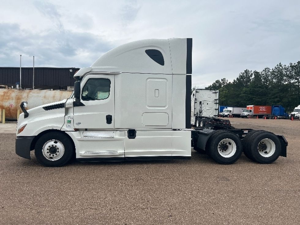 Sleeper Tractor-Heavy Duty Tractors-Freightliner-2020-T12664ST-Jackson-MS-507,181\n\t\tmiles-$ 63,750 - Image 4