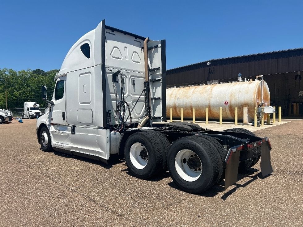 Sleeper Tractor-Heavy Duty Tractors-Freightliner-2020-T12664ST-Jackson-MS-507,181\n\t\tmiles-$ 63,750 - Image 5