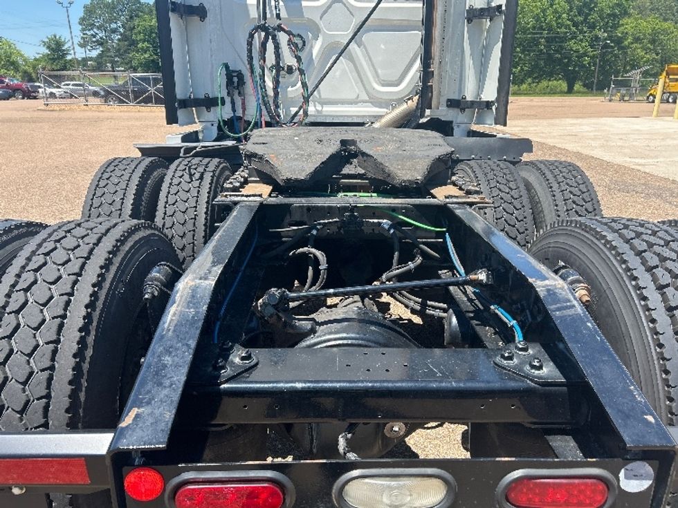Sleeper Tractor-Heavy Duty Tractors-Freightliner-2020-T12664ST-Jackson-MS-507,181\n\t\tmiles-$ 63,750 - Image 6