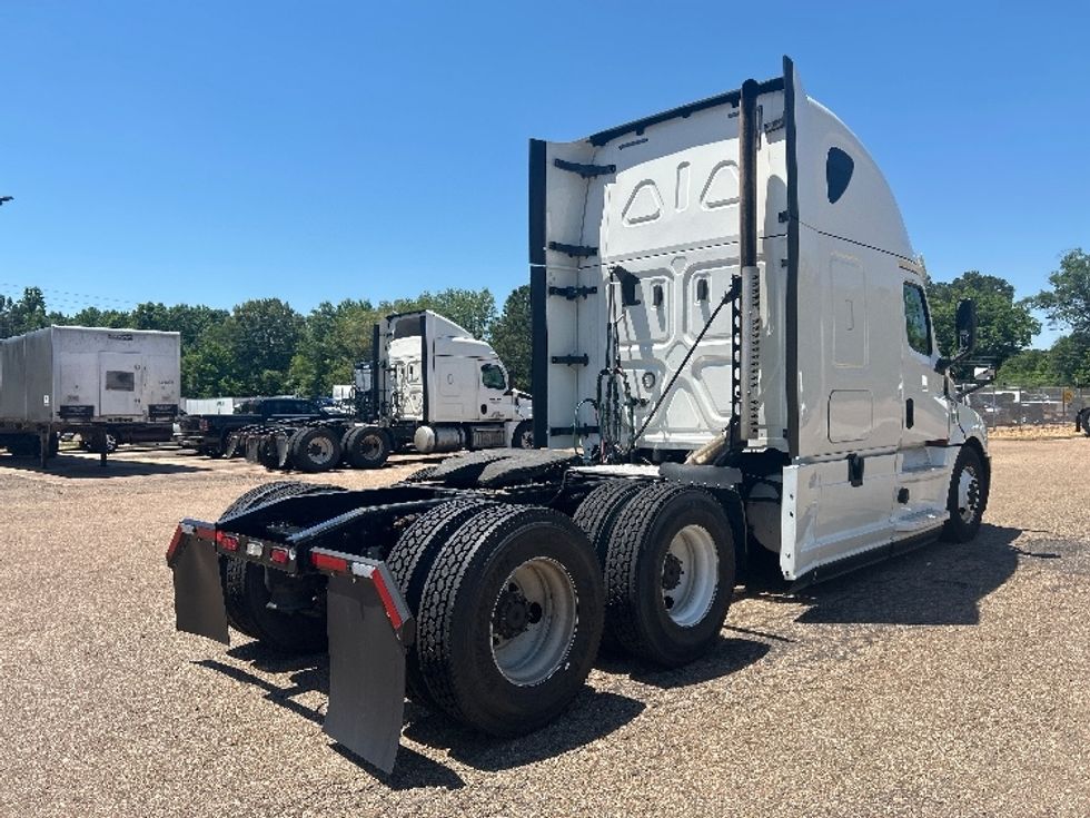 Sleeper Tractor-Heavy Duty Tractors-Freightliner-2020-T12664ST-Jackson-MS-507,181\n\t\tmiles-$ 63,750 - Image 7