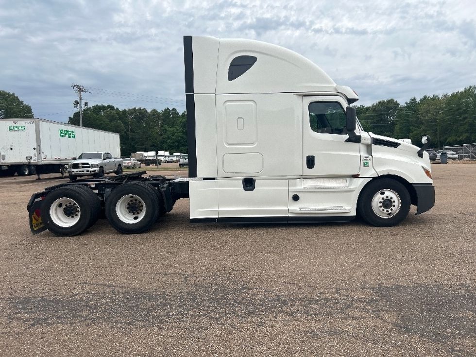 Sleeper Tractor-Heavy Duty Tractors-Freightliner-2020-T12664ST-Jackson-MS-507,181\n\t\tmiles-$ 63,750 - Image 8