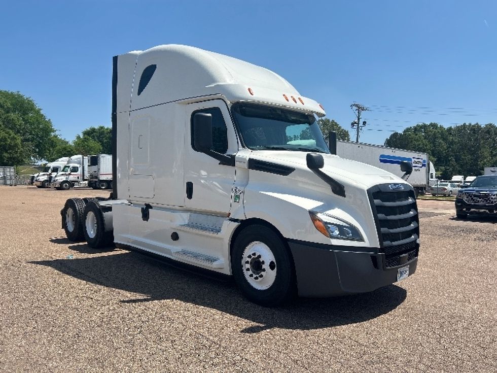 Sleeper Tractor-Heavy Duty Tractors-Freightliner-2020-T12664ST-Jackson-MS-507,939\n\t\tmiles-$ 63,750 - Image 1