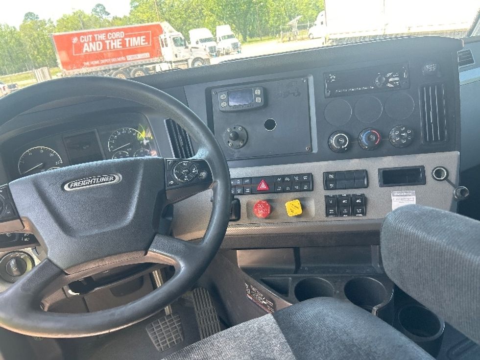Sleeper Tractor-Heavy Duty Tractors-Freightliner-2020-T12664ST-Jackson-MS-507,939\n\t\tmiles-$ 63,750 - Image 11