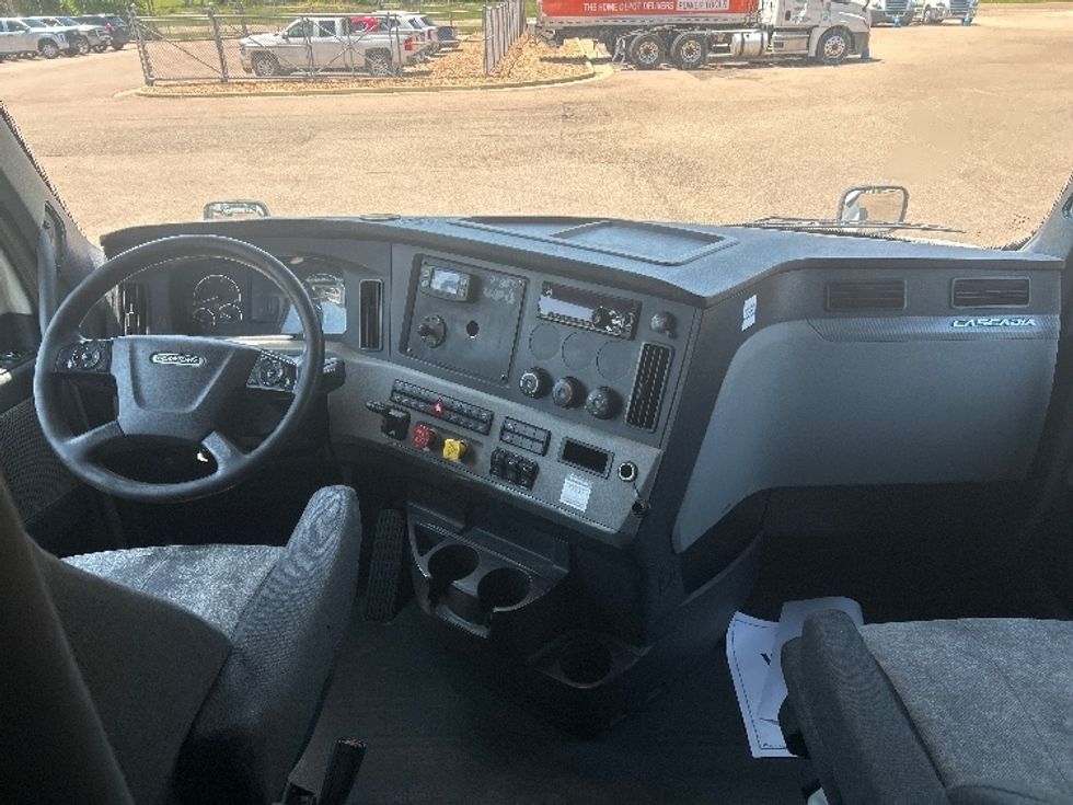 Sleeper Tractor-Heavy Duty Tractors-Freightliner-2020-T12664ST-Jackson-MS-507,939\n\t\tmiles-$ 63,750 - Image 12