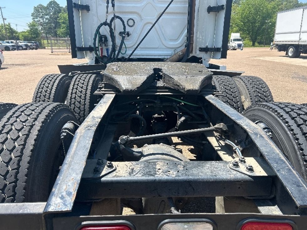 Sleeper Tractor-Heavy Duty Tractors-Freightliner-2020-T12664ST-Jackson-MS-507,939\n\t\tmiles-$ 63,750 - Image 6
