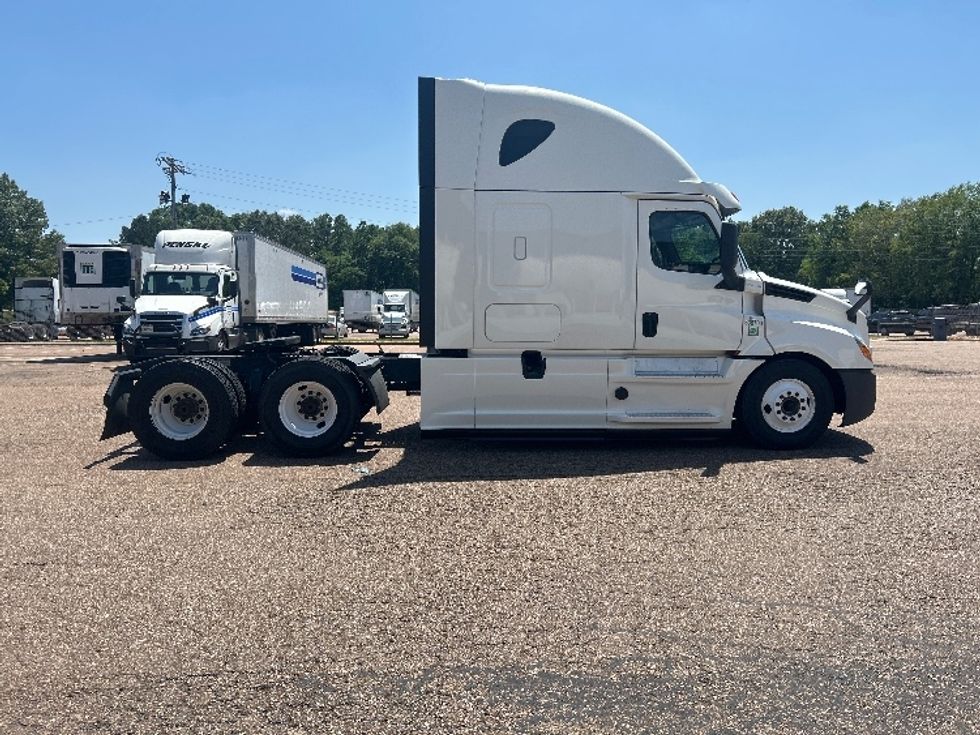 Sleeper Tractor-Heavy Duty Tractors-Freightliner-2020-T12664ST-Jackson-MS-507,939\n\t\tmiles-$ 63,750 - Image 8