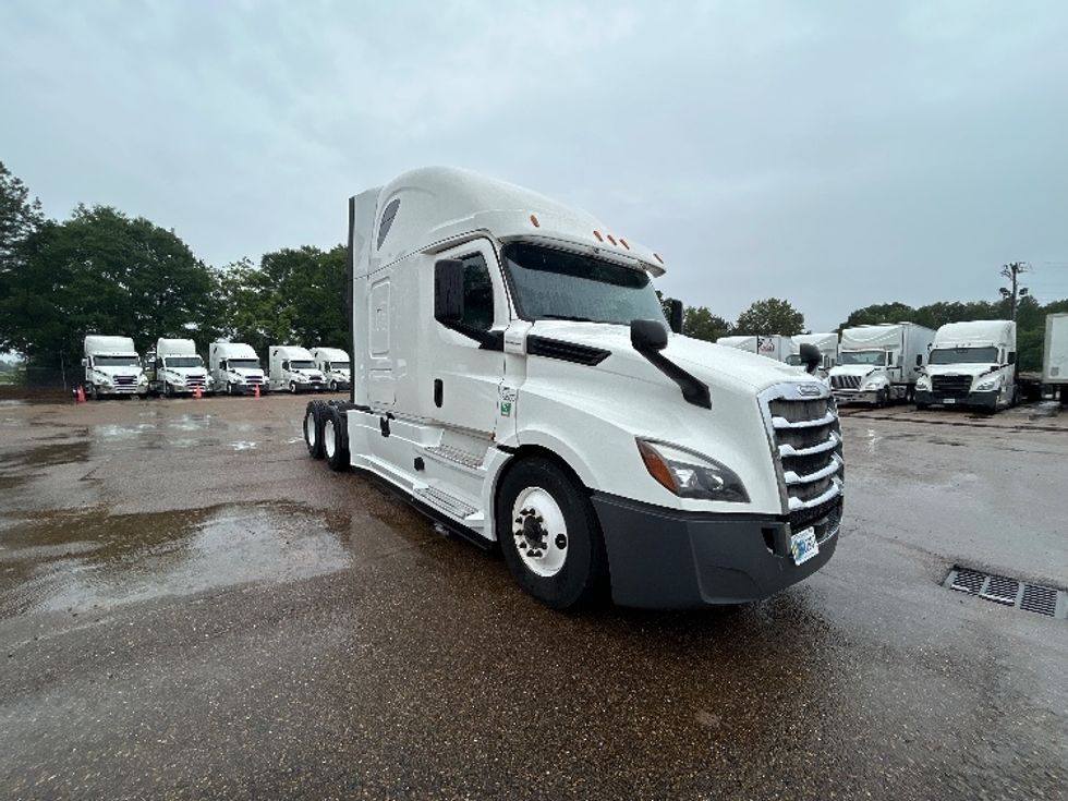 Sleeper Tractor-Heavy Duty Tractors-Freightliner-2020-T12664ST-Jackson-MS-511,366\n\t\tmiles-$ 63,500 - Image 1