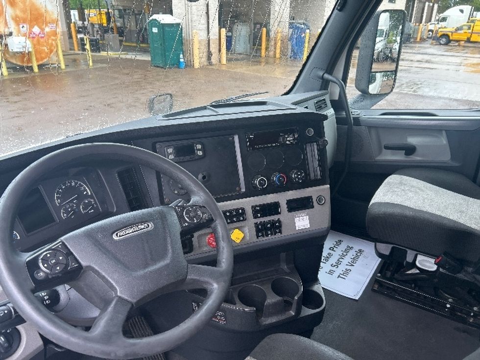 Sleeper Tractor-Heavy Duty Tractors-Freightliner-2020-T12664ST-Jackson-MS-511,366\n\t\tmiles-$ 63,500 - Image 10
