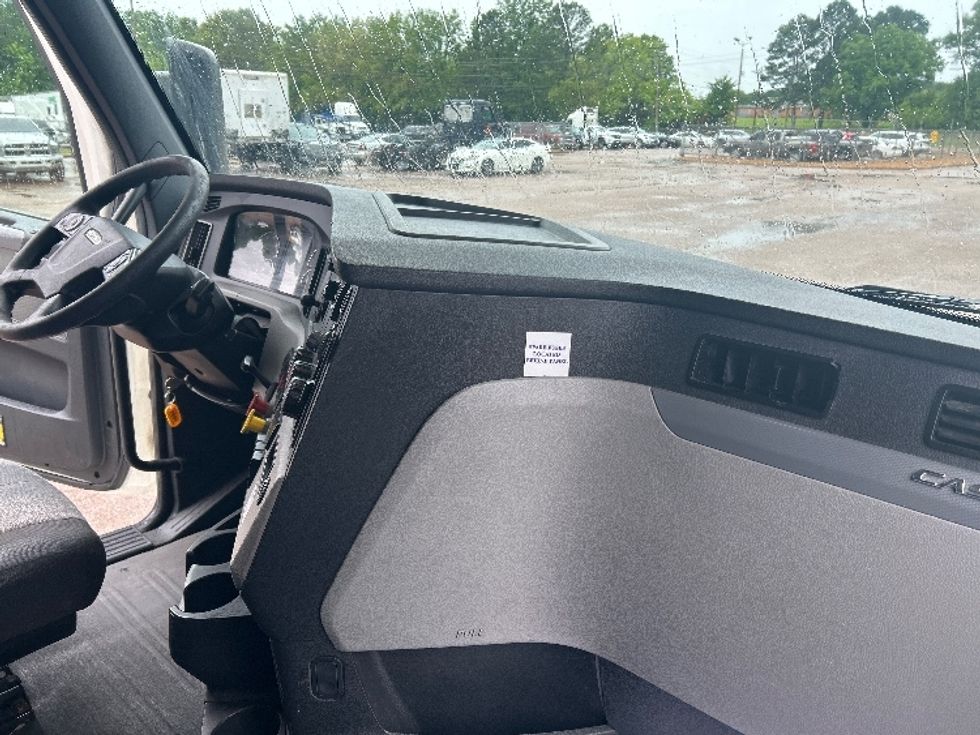 Sleeper Tractor-Heavy Duty Tractors-Freightliner-2020-T12664ST-Jackson-MS-511,366\n\t\tmiles-$ 63,500 - Image 15