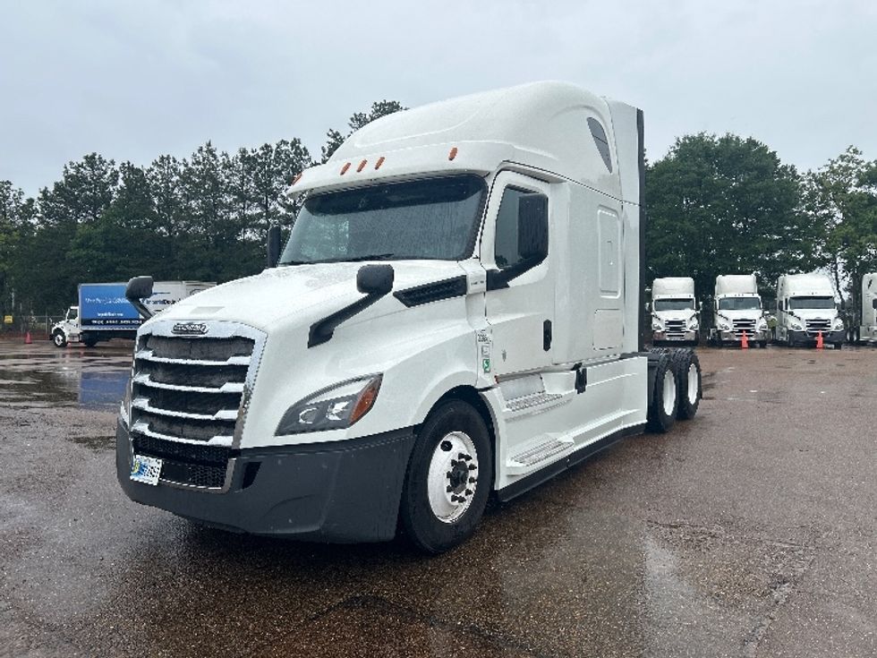 Sleeper Tractor-Heavy Duty Tractors-Freightliner-2020-T12664ST-Jackson-MS-511,366\n\t\tmiles-$ 63,500 - Image 3