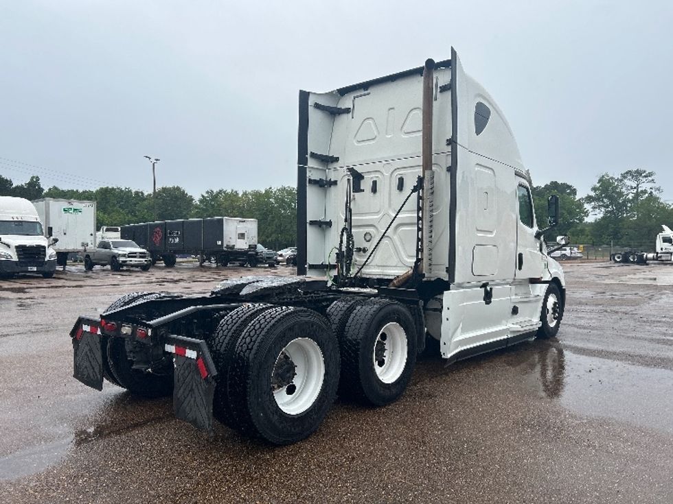 Sleeper Tractor-Heavy Duty Tractors-Freightliner-2020-T12664ST-Jackson-MS-511,366\n\t\tmiles-$ 63,500 - Image 7