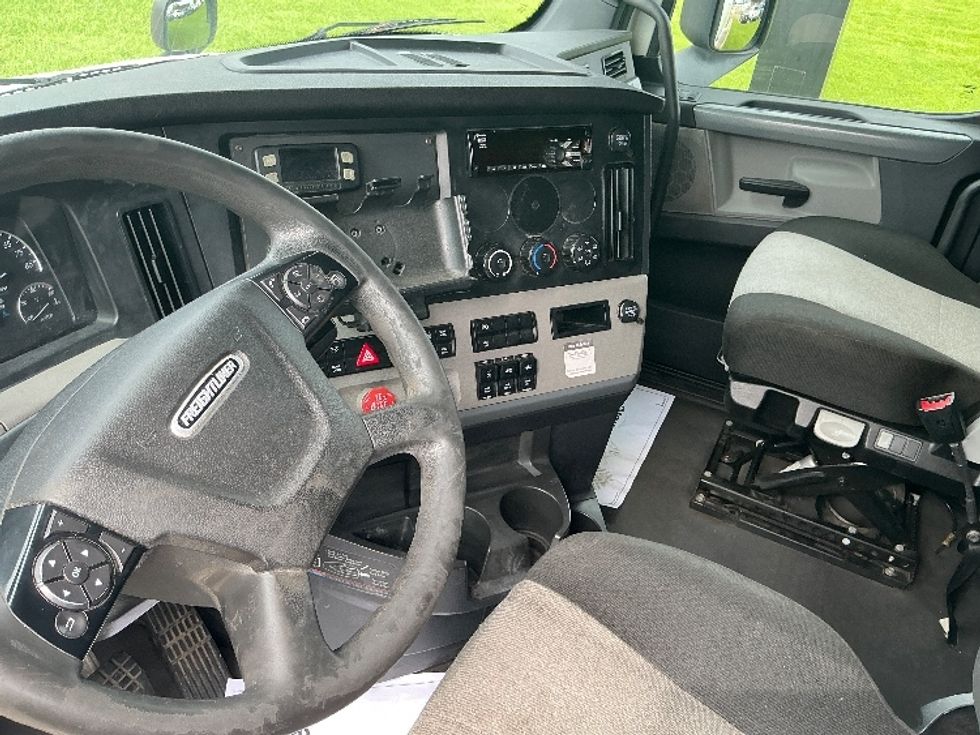 Sleeper Tractor-Heavy Duty Tractors-Freightliner-2020-T12664ST-Jackson-MS-523,245\n\t\tmiles-$ 63,750 - Image 10