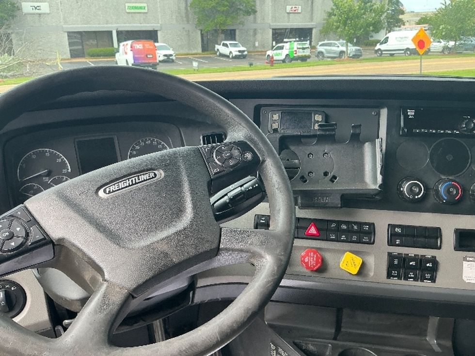 Sleeper Tractor-Heavy Duty Tractors-Freightliner-2020-T12664ST-Jackson-MS-523,245\n\t\tmiles-$ 63,750 - Image 11