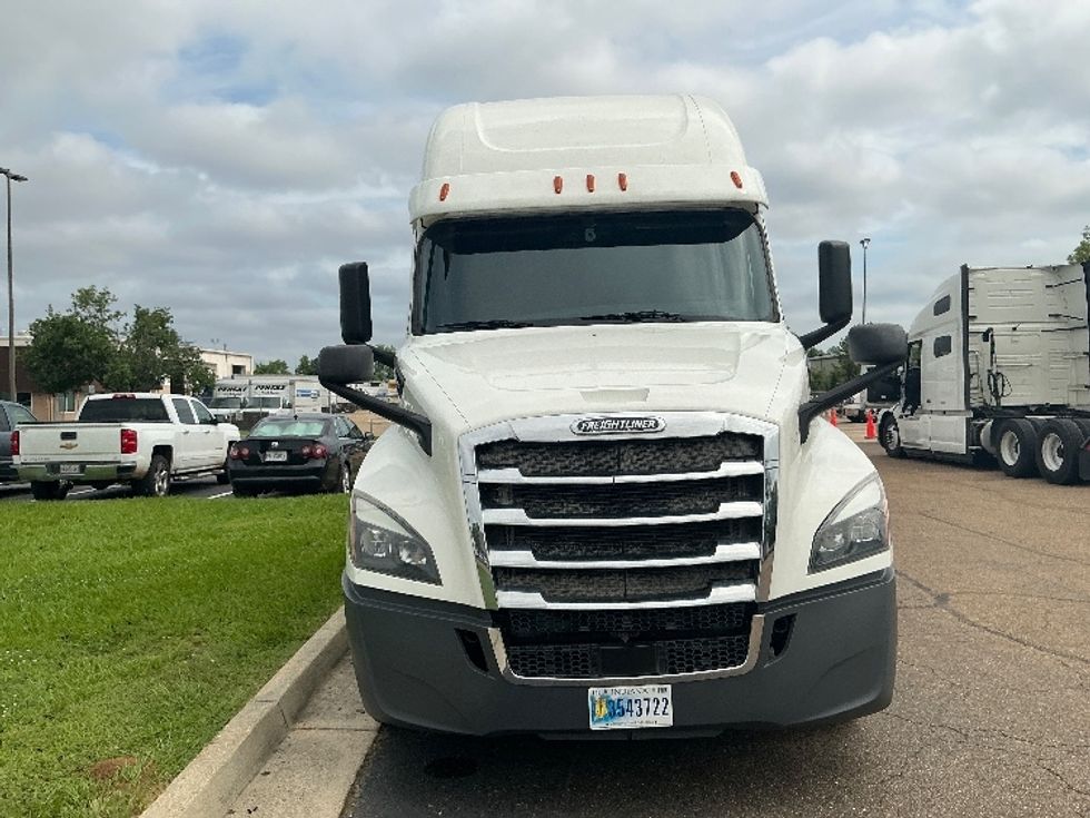 Sleeper Tractor-Heavy Duty Tractors-Freightliner-2020-T12664ST-Jackson-MS-523,245\n\t\tmiles-$ 63,750 - Image 2
